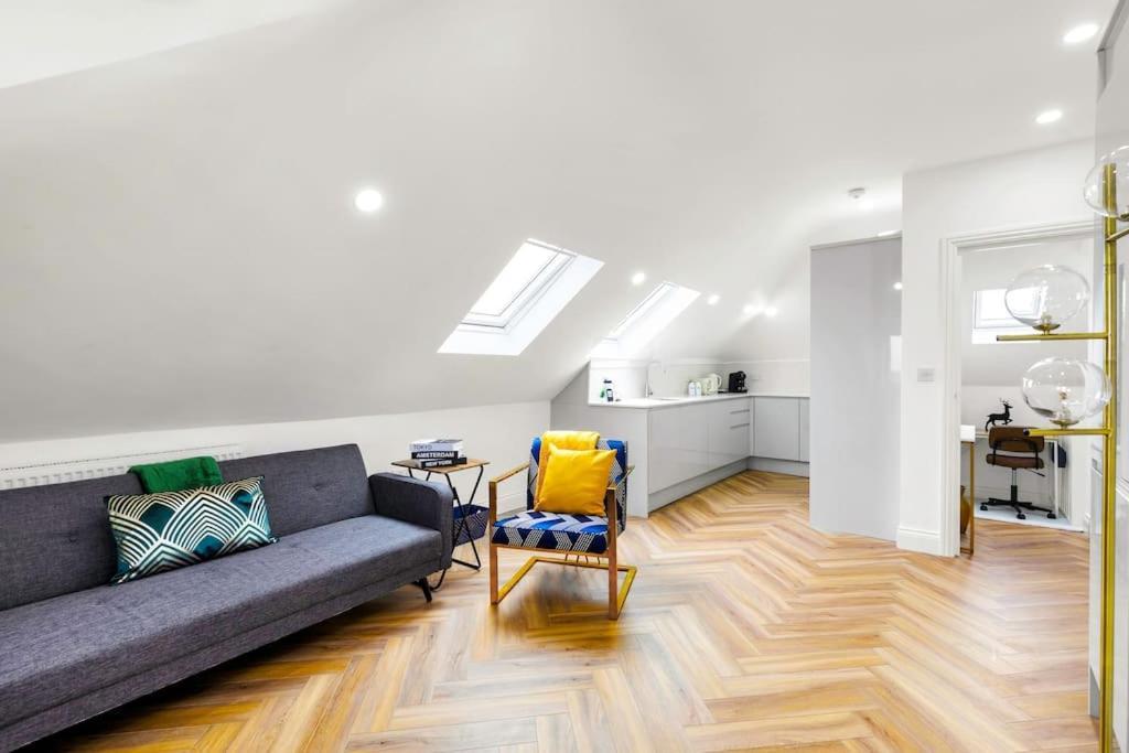 Massive West 7 Bed Modern Villa *