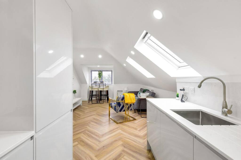 Massive West 7 Bed Modern Villa *