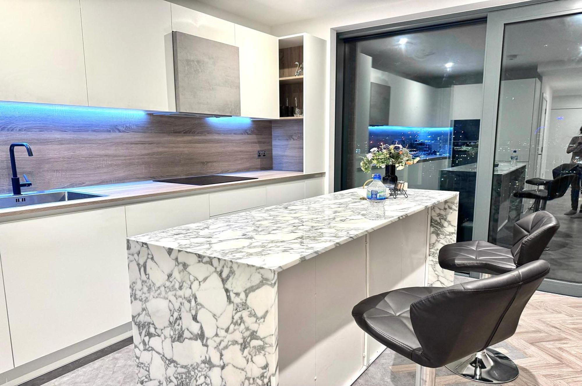 Stunning With And River Views * London