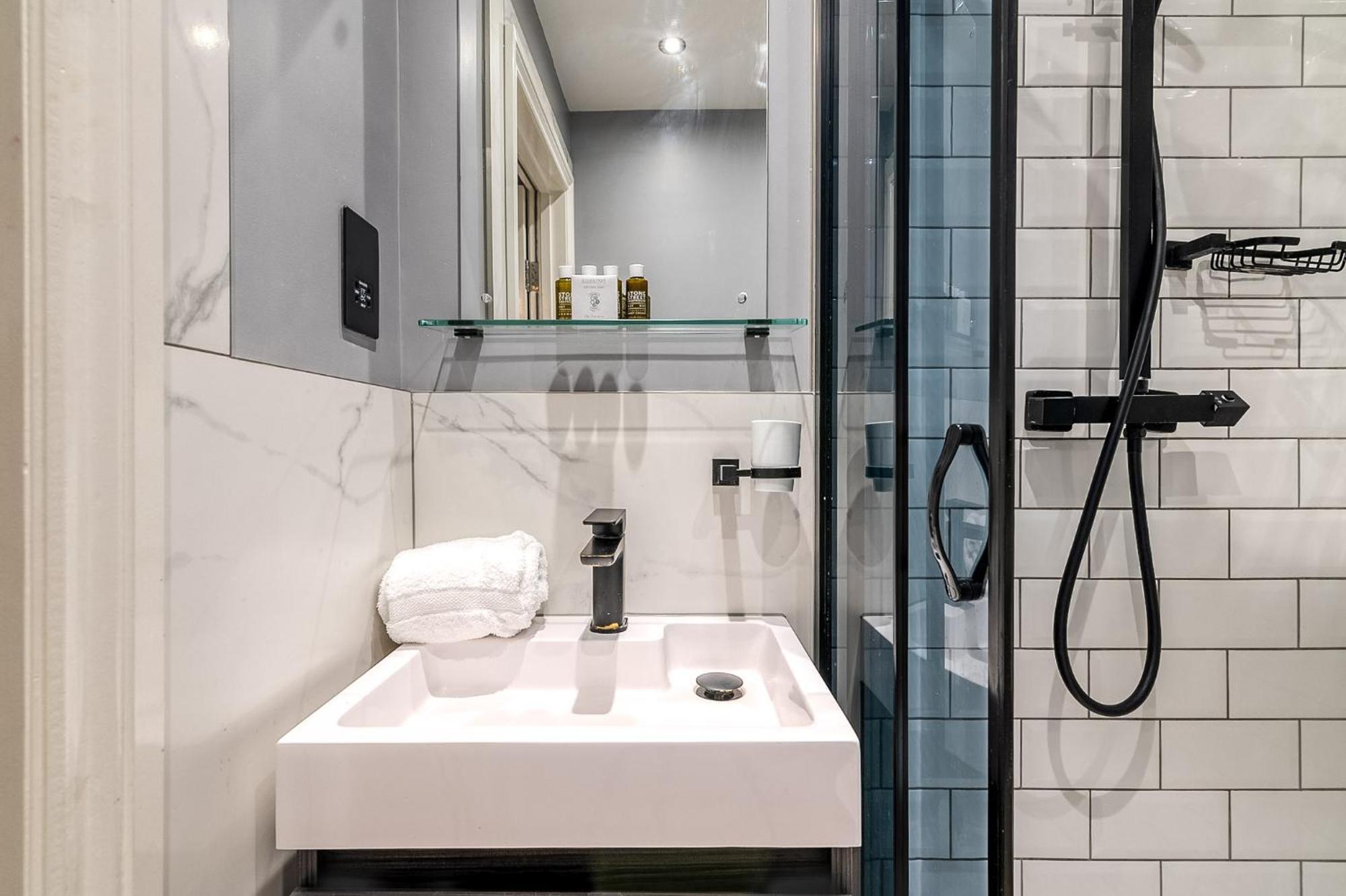 Kensington - Warwick Road Apartahotel 3*