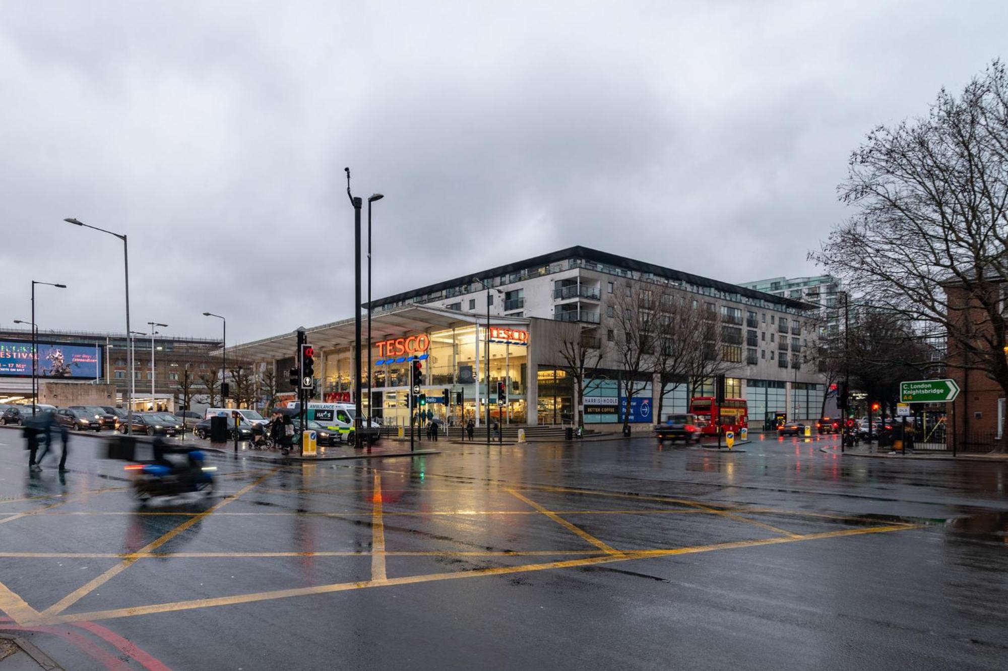Kensington - Warwick Road 3*