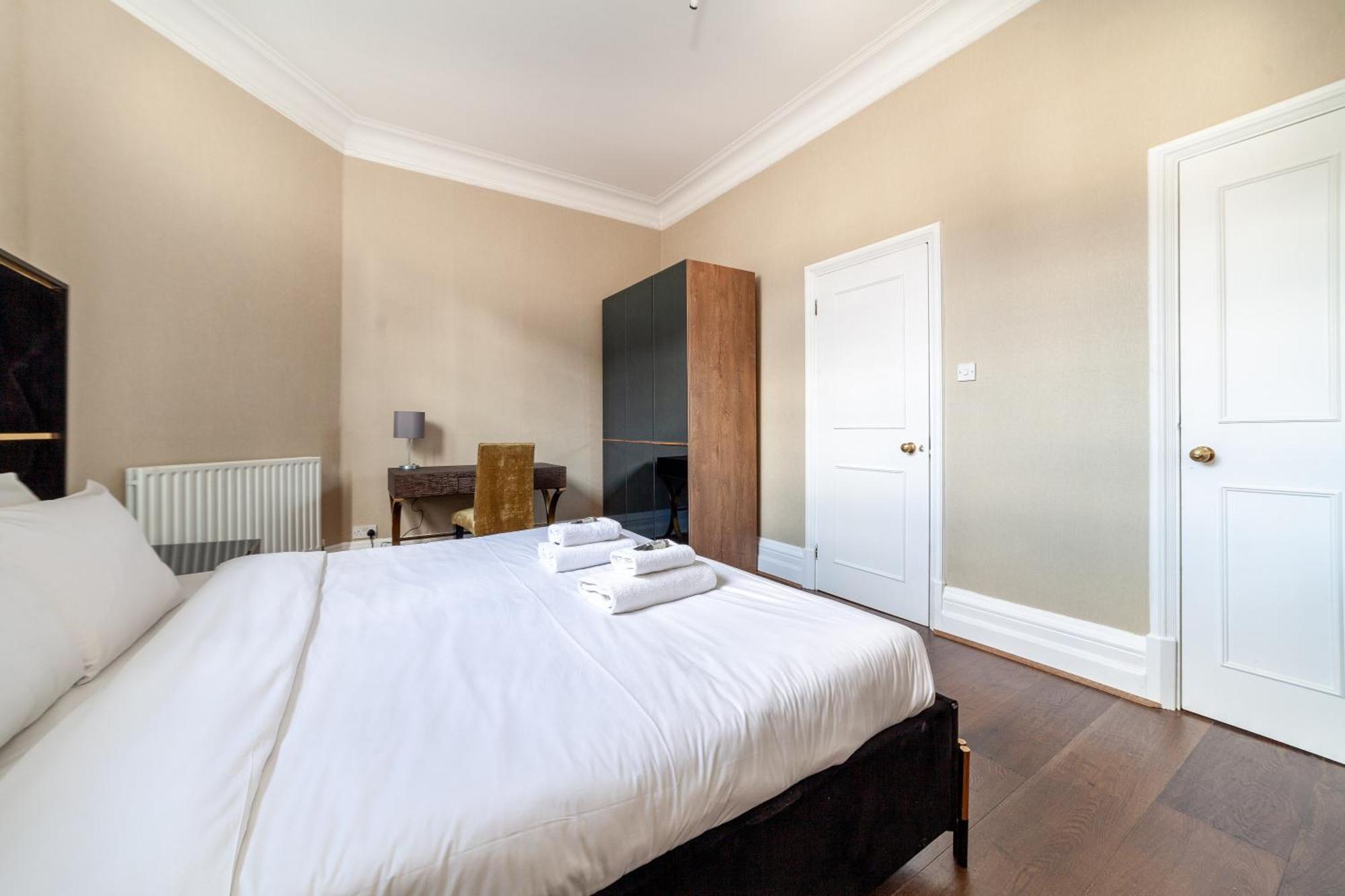 Spacious 1 Bdr - 2min To Bond Str Station Appartement Londen