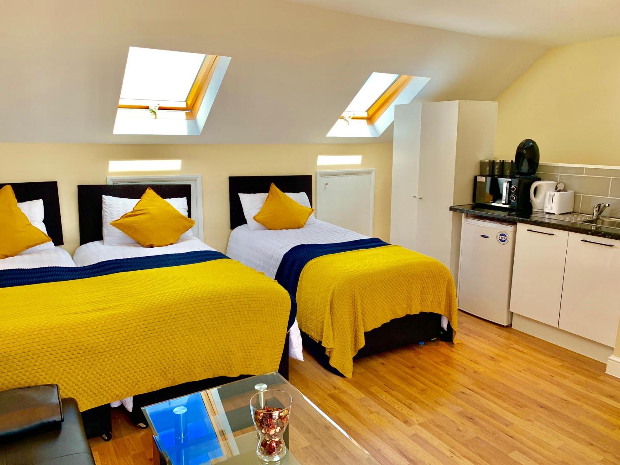 Apartment Apartments, Private Bathroom, Kitchenette, Parking, Np7 London