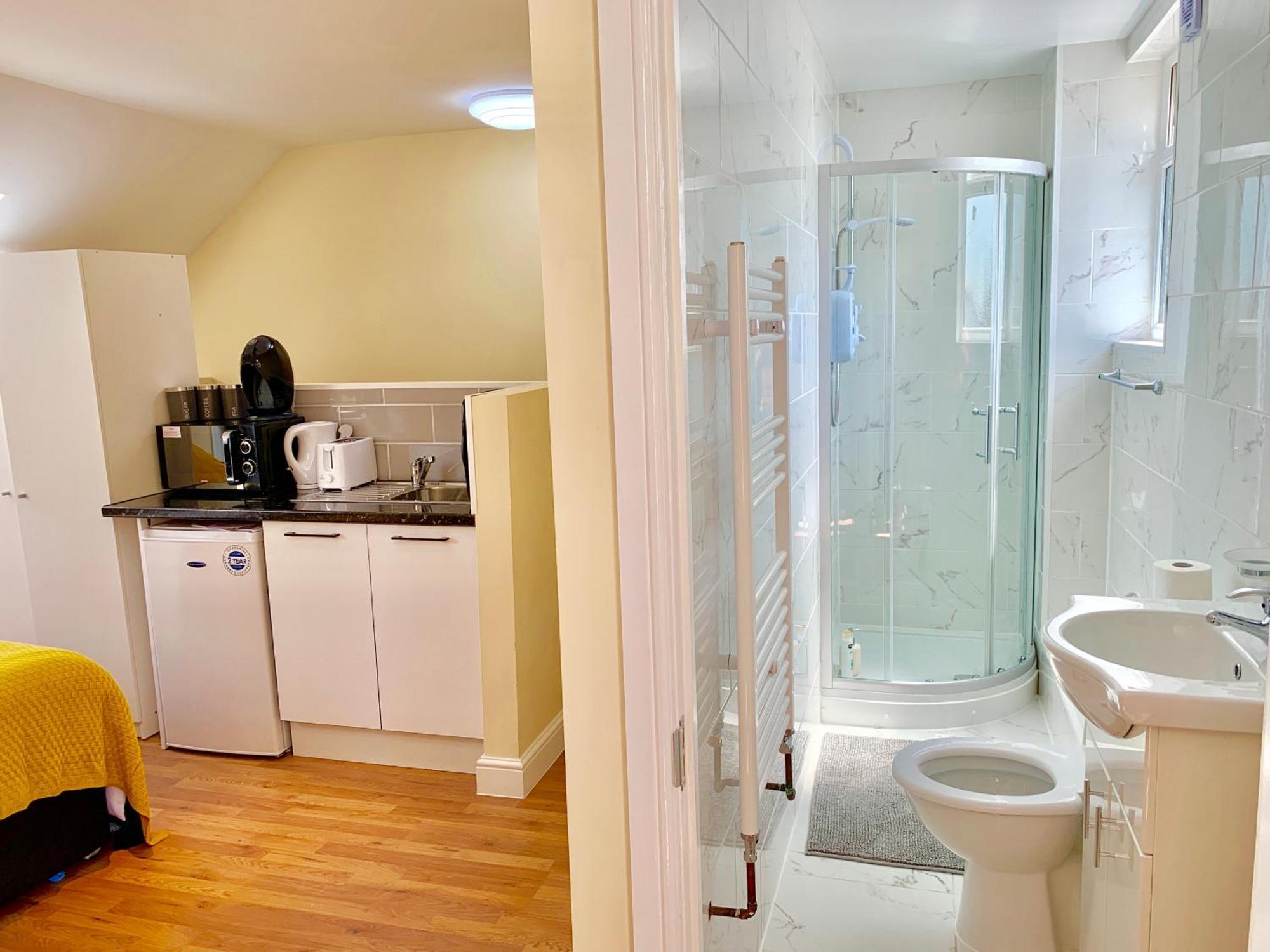 Apartment Apartments, Private Bathroom, Kitchenette, Parking, Np7 *