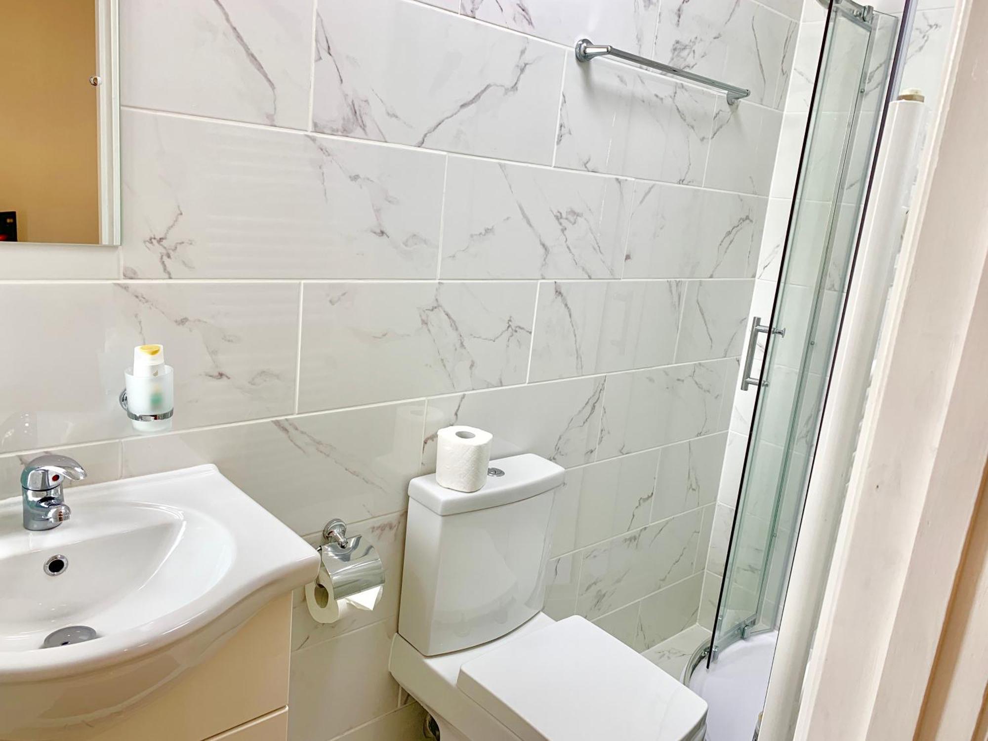 Apartments, Private Bathroom, Kitchenette, Parking, Np7 * London