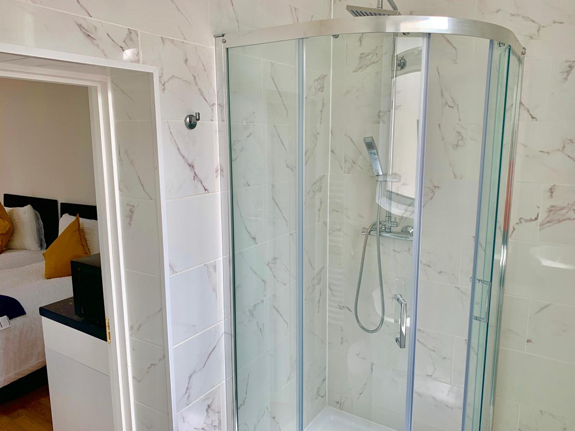 Apartments, Private Bathroom, Kitchenette, Parking, Np2 * Londen