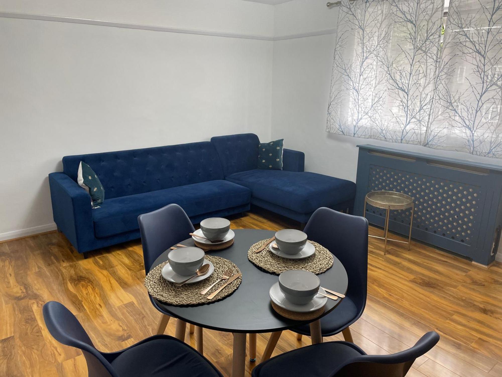 Elegant 2 Bedroom Flat In Chiswick Near Tube Stations Apartment London