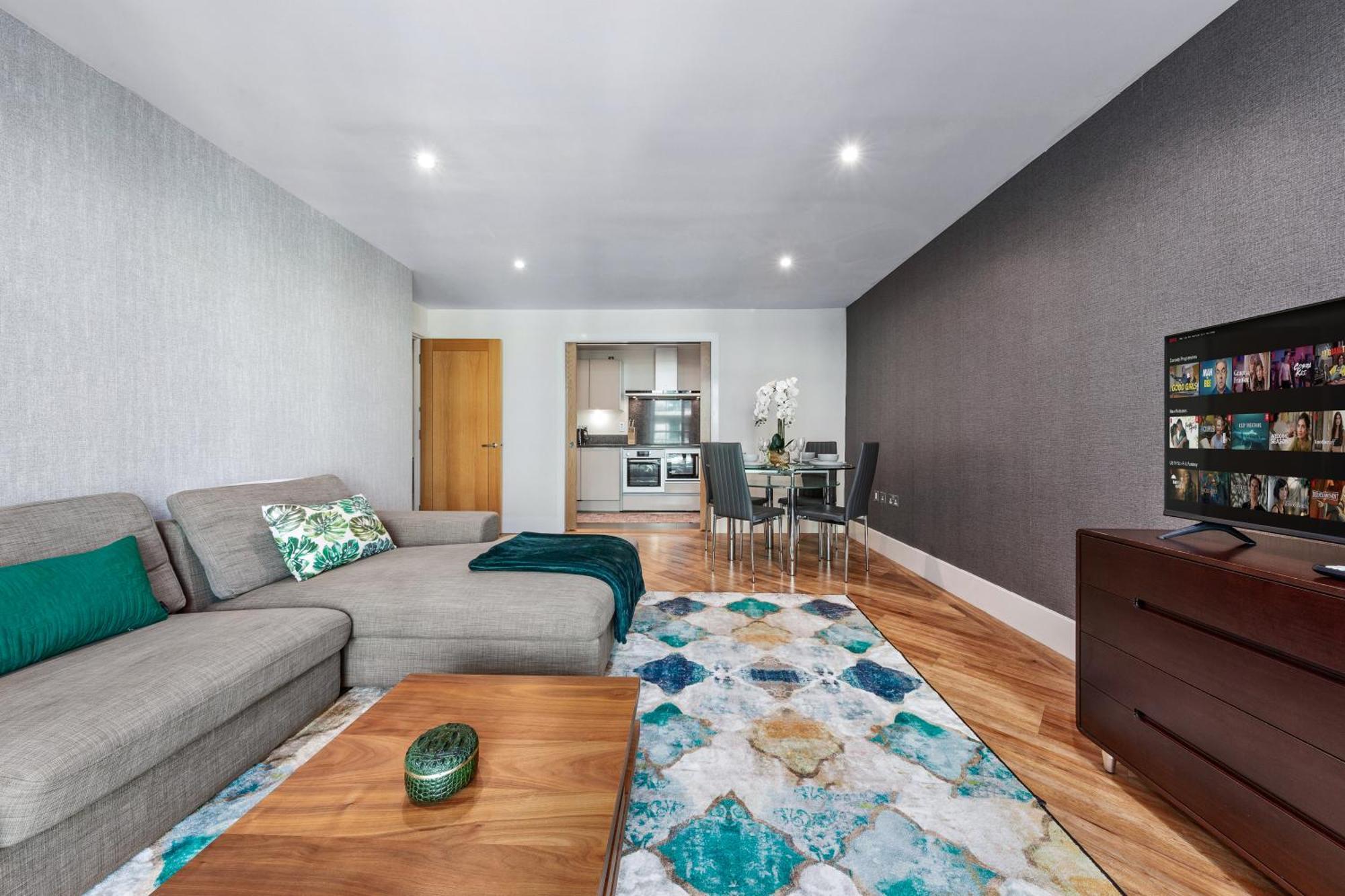 Vauxhall Large 2bedroom With Amazing River View Panoramic Balcony Apartment