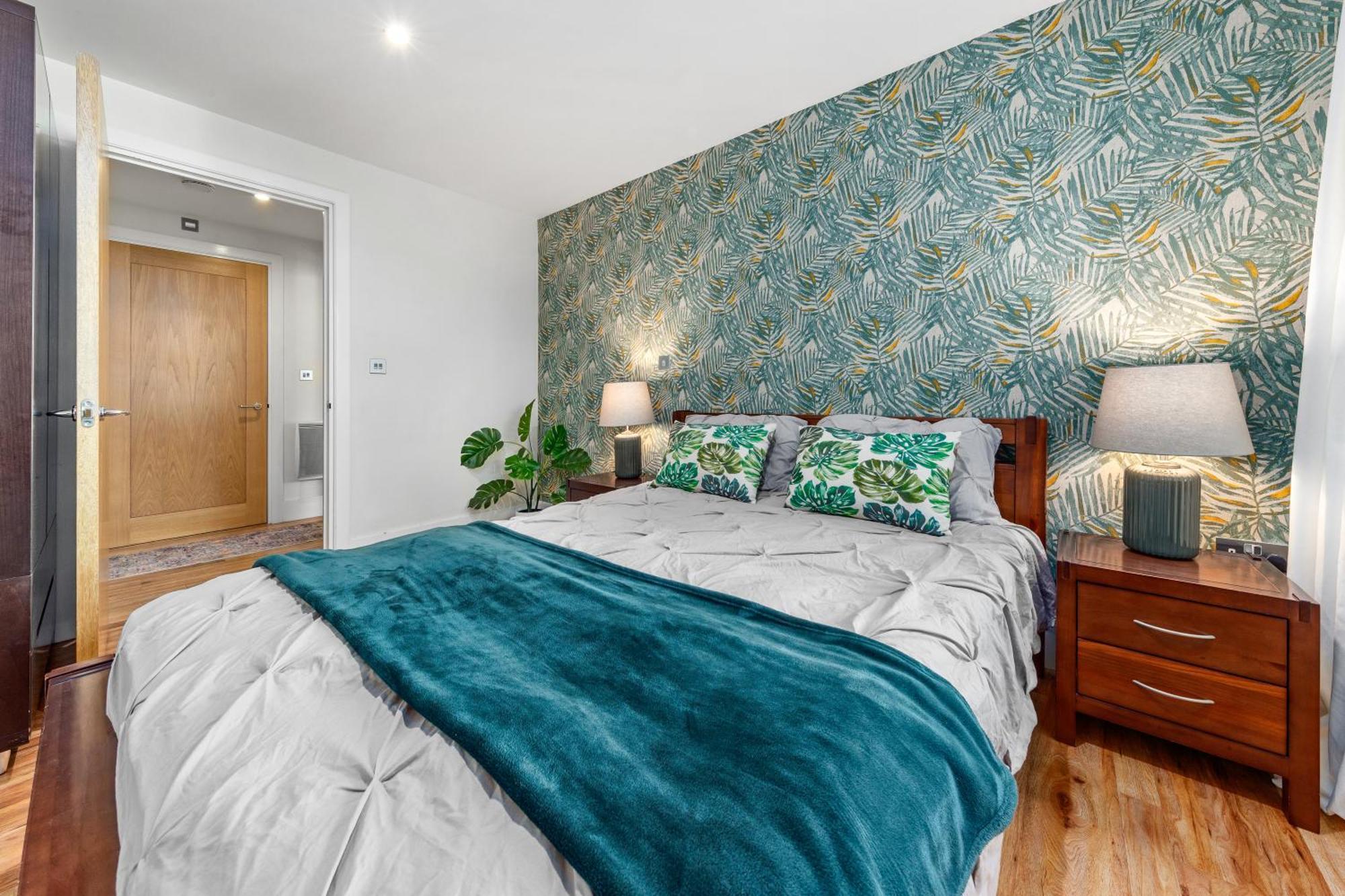 Vauxhall Large 2bedroom With Amazing River View Panoramic Balcony Apartment *