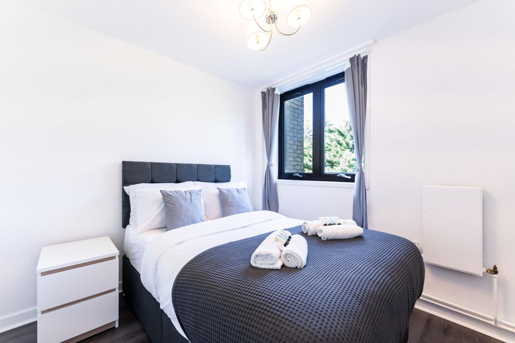 Apartment Luxury 3 Bedroom Flat With Balcony In Westbourne Park *