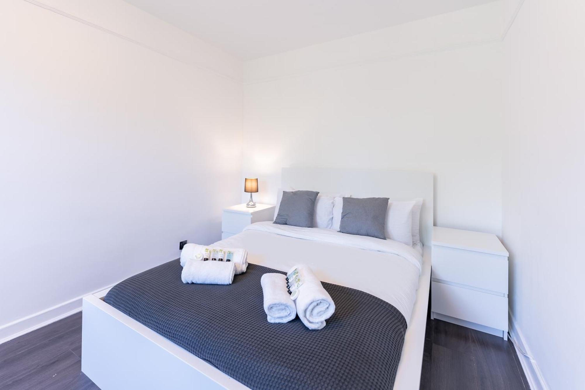 Apartment Luxury 3 Bedroom Flat With Balcony In Westbourne Park London