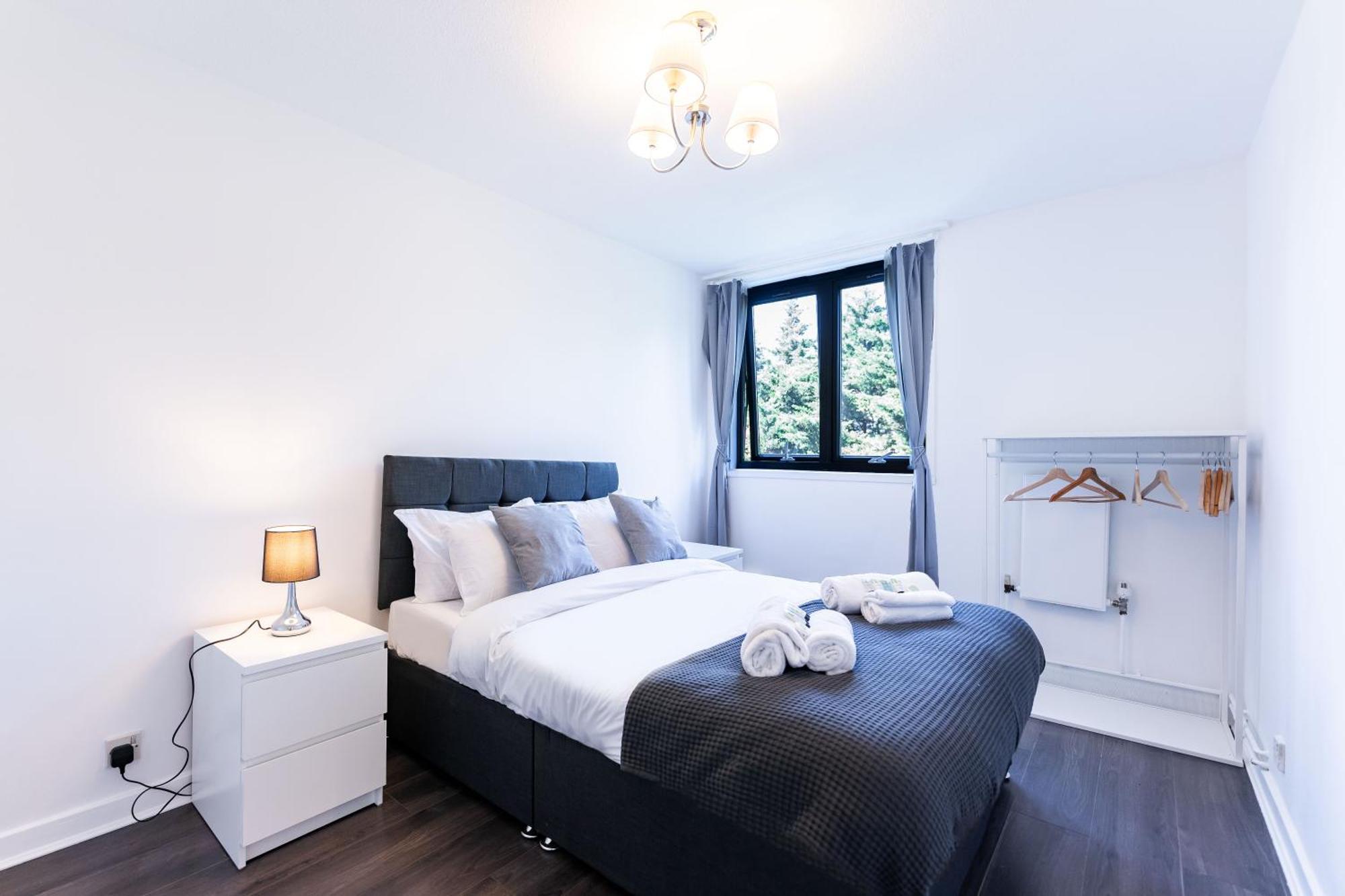 Luxury 3 Bedroom Flat With Balcony In Westbourne Park Apartment London