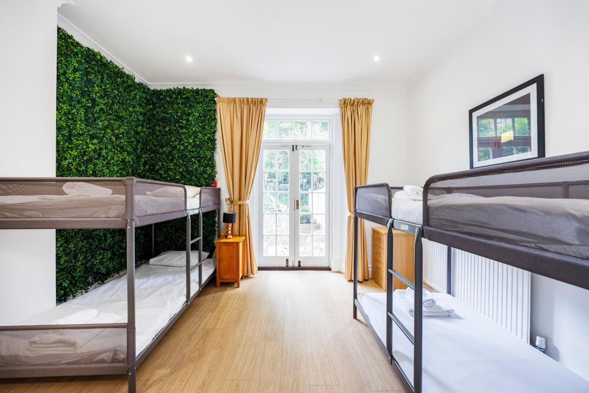 Mansion House With Spacious Close To Excel And Canarywharf Londen