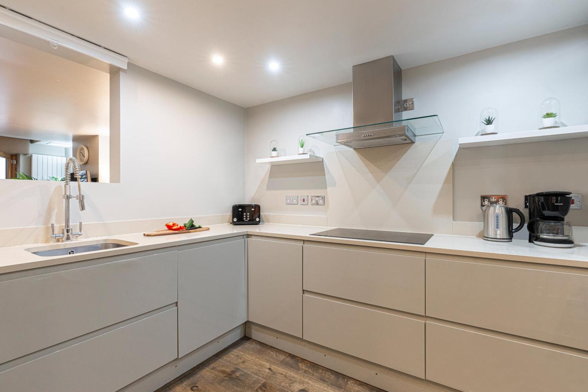At Piccadilly Apartment