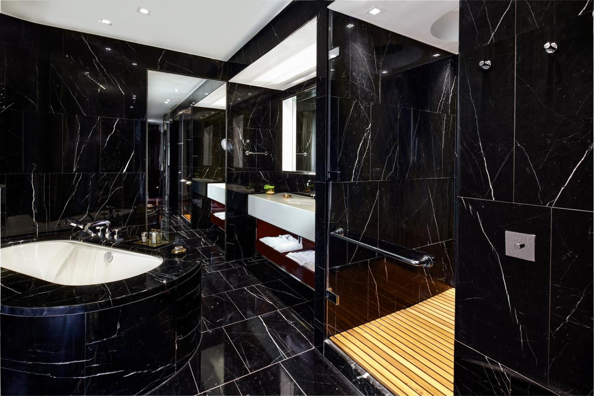 Bulgari Hotel, 5*