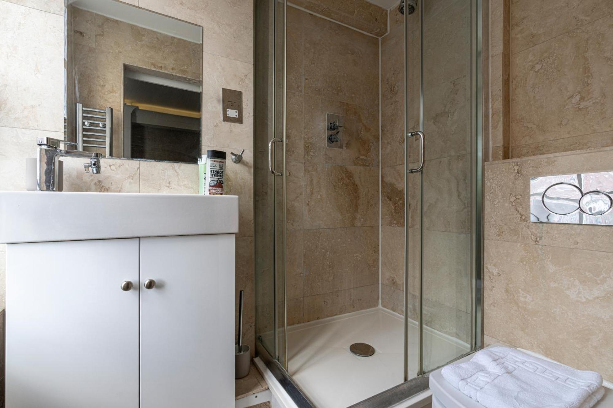 Elegant 3 Bedrooms Near Hyde Park & Oxford St * London