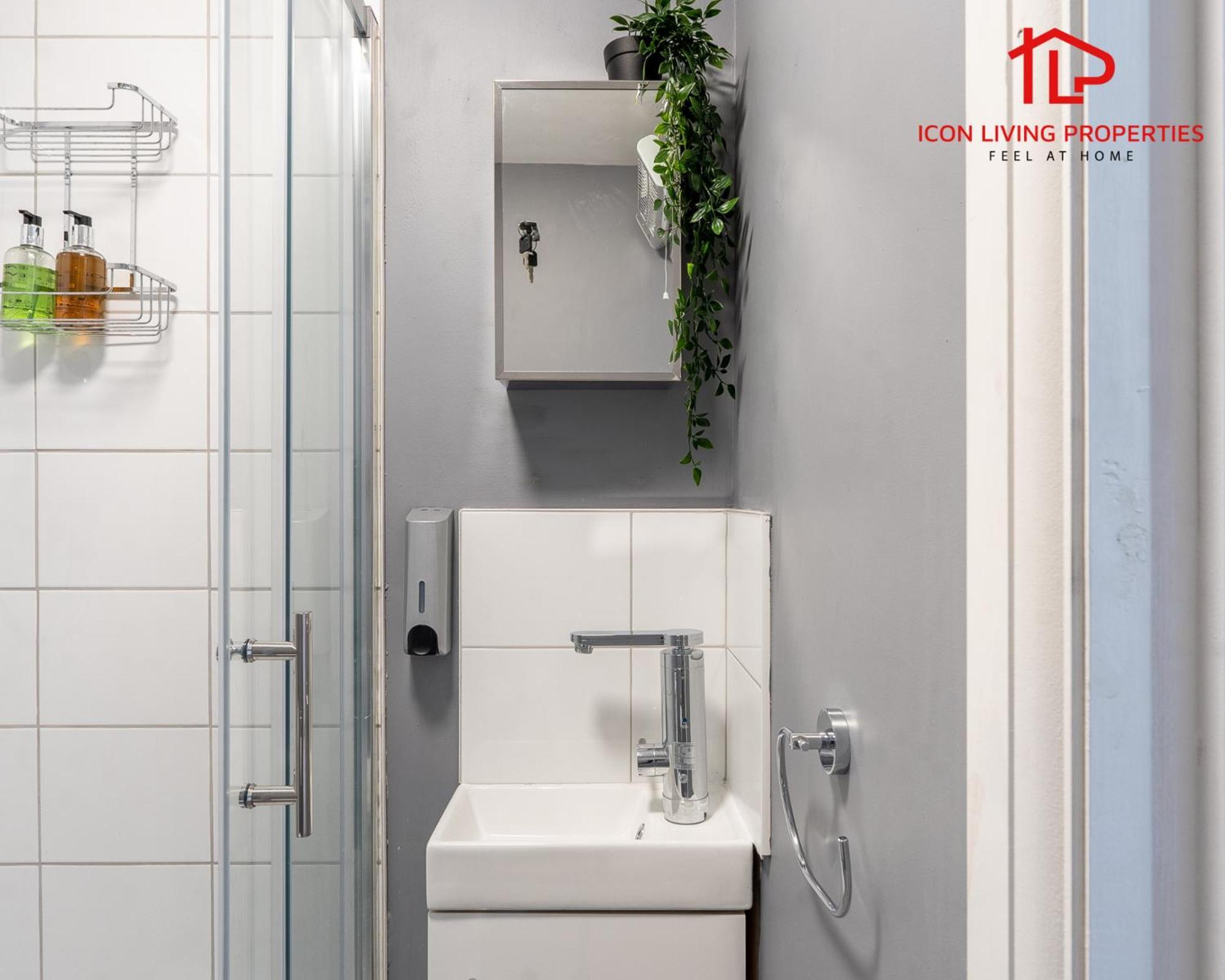 1 Bedroom Arch-view 2 By Icon Living Short Lets & Serviced With Free Parking London