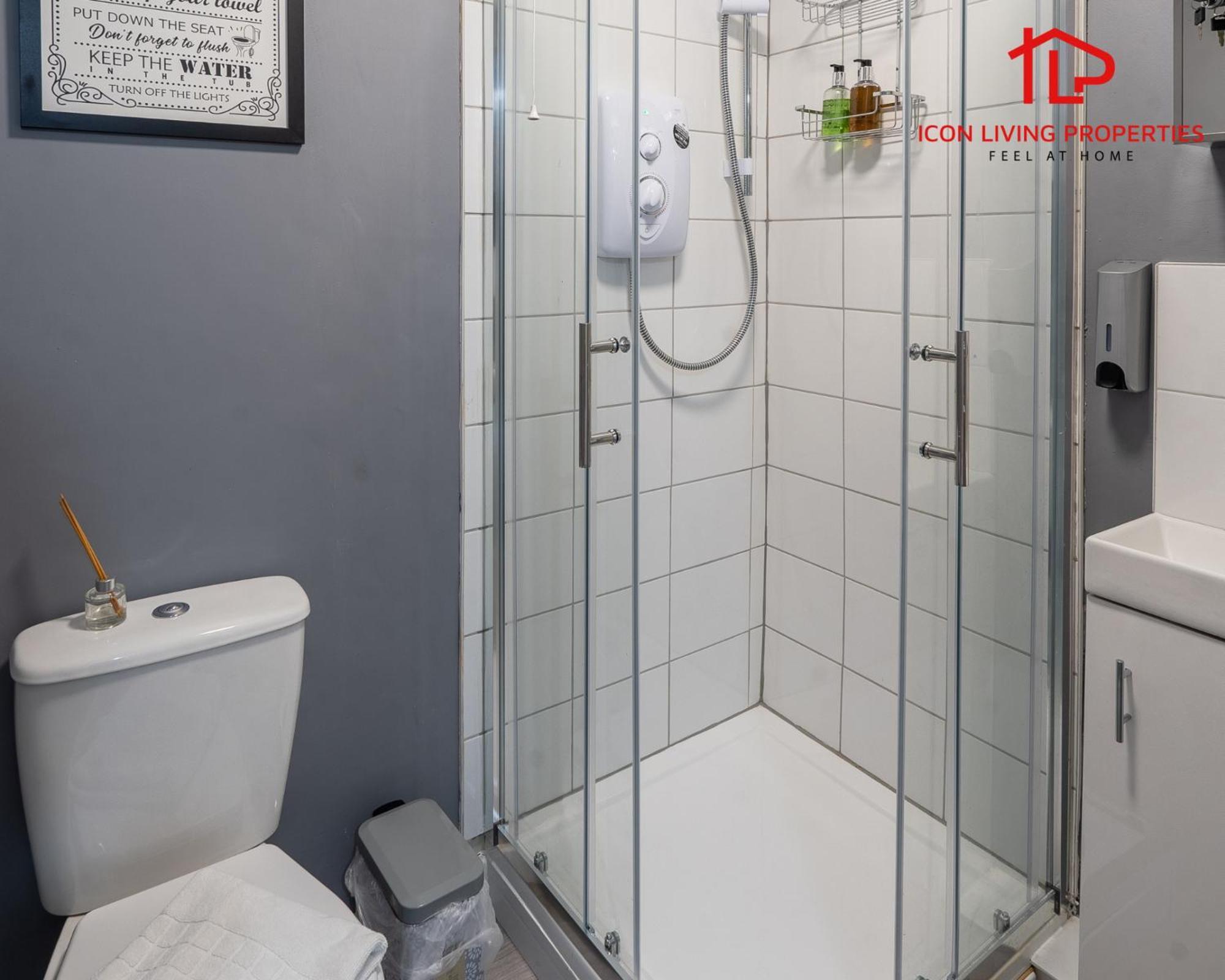 Apartment 1 Bedroom Arch-view 2 By Icon Living Short Lets & Serviced With Free Parking London
