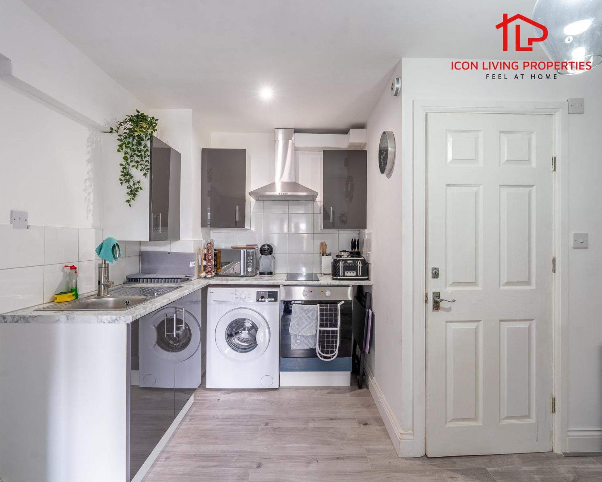 1 Bedroom Arch-view 2 By Icon Living Short Lets & Serviced With Free Parking * London