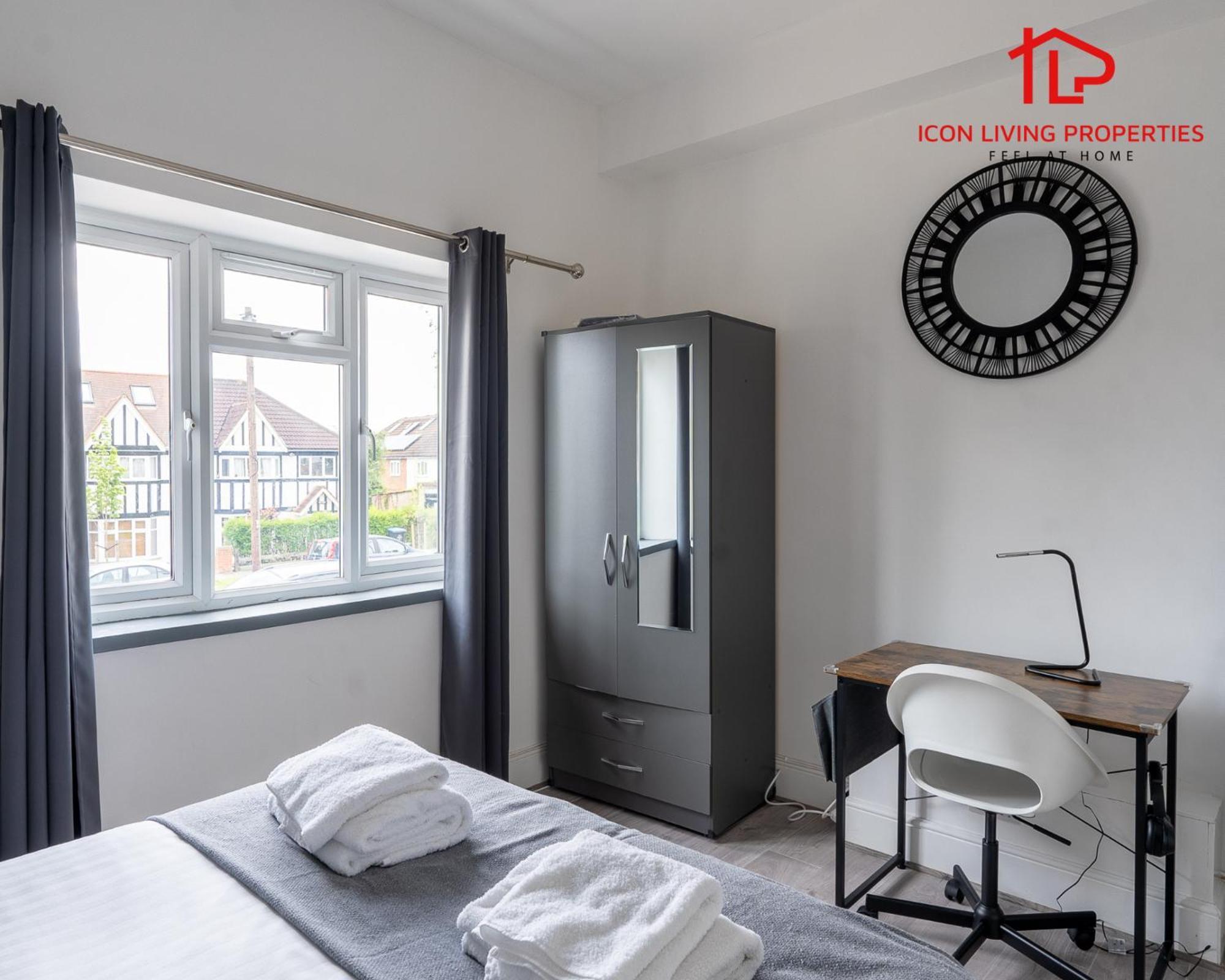 1 Bedroom Arch-view 2 By Icon Living Short Lets & Serviced With Free Parking Apartment London