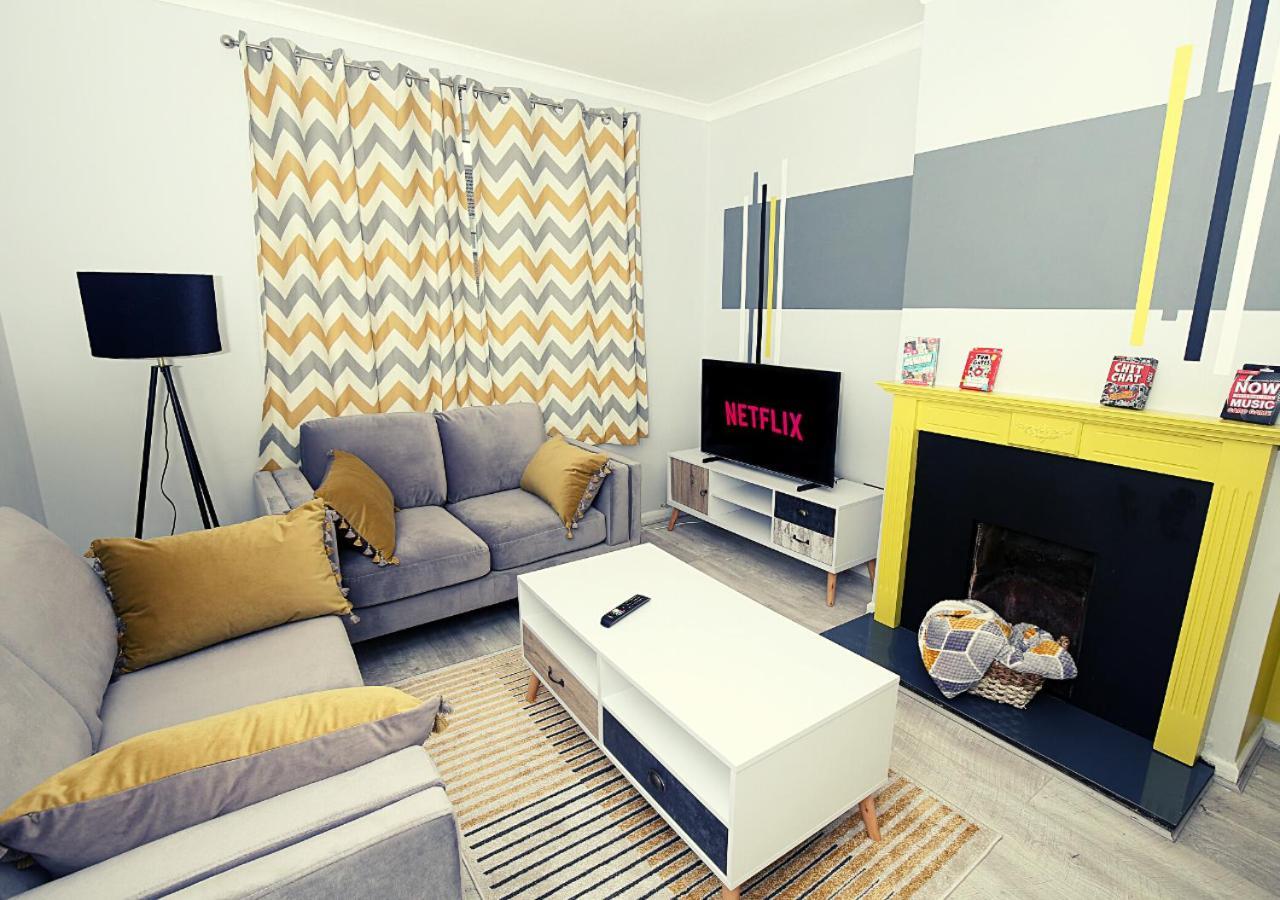 Family-friendly 3-bed House With Parking Near O2 Appartement Londen