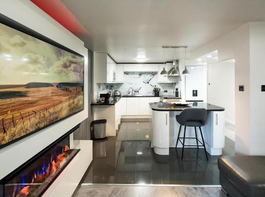 New Modern Hybrid 4 Bedroom 7 Bed 9 Guest Capacity Appartement *