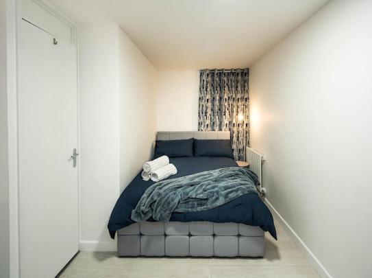 New Modern Hybrid 4 Bedroom 7 Bed 9 Guest Capacity Londen