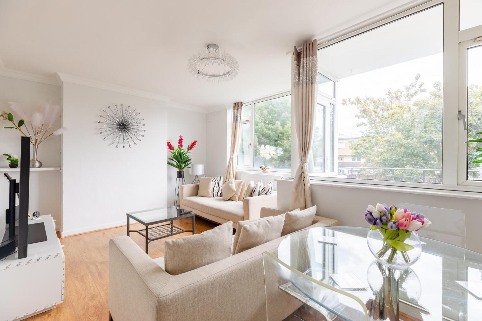 Cosy 3 Bed Flat Ideal For Trips To London