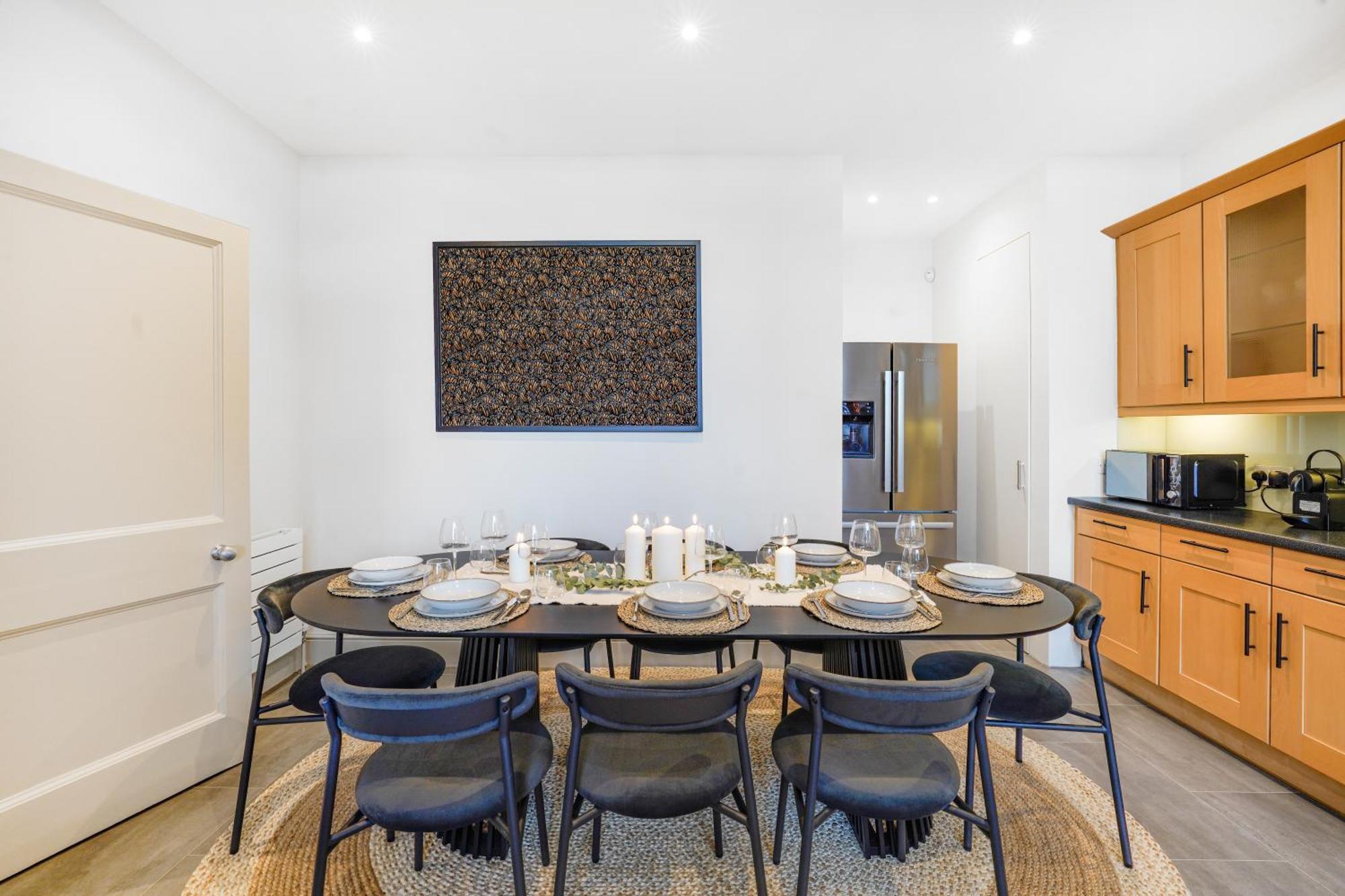 Spacious And Modern 4 Beds In Kensington * Londen