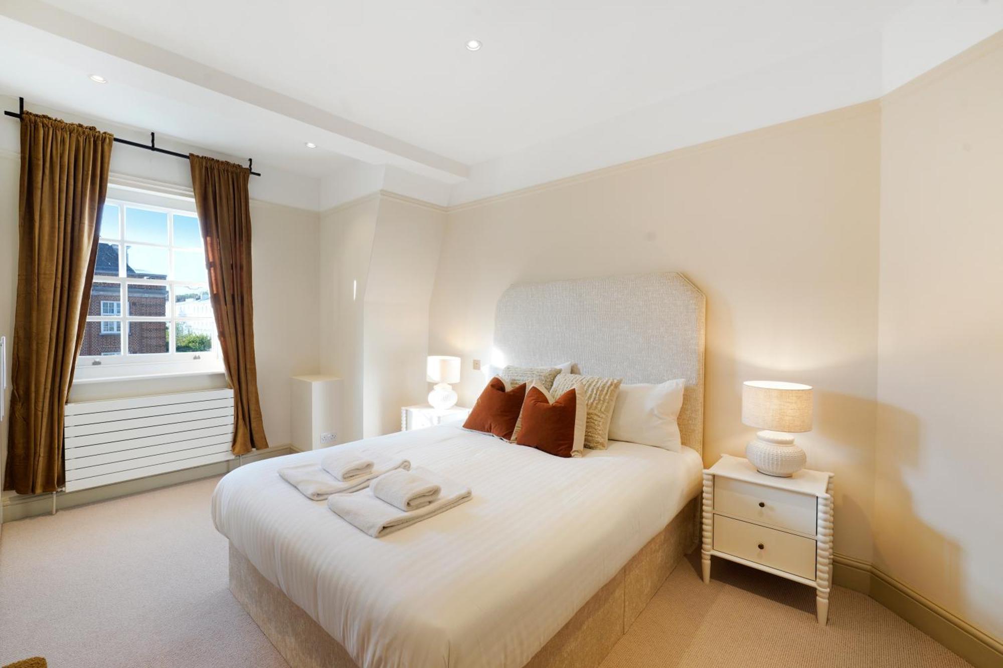 Spacious And Modern 4 Beds In Kensington Appartement Londen