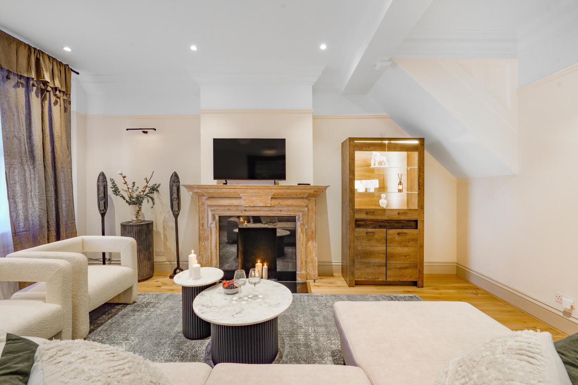 Spacious And Modern 4 Beds In Kensington * Londen