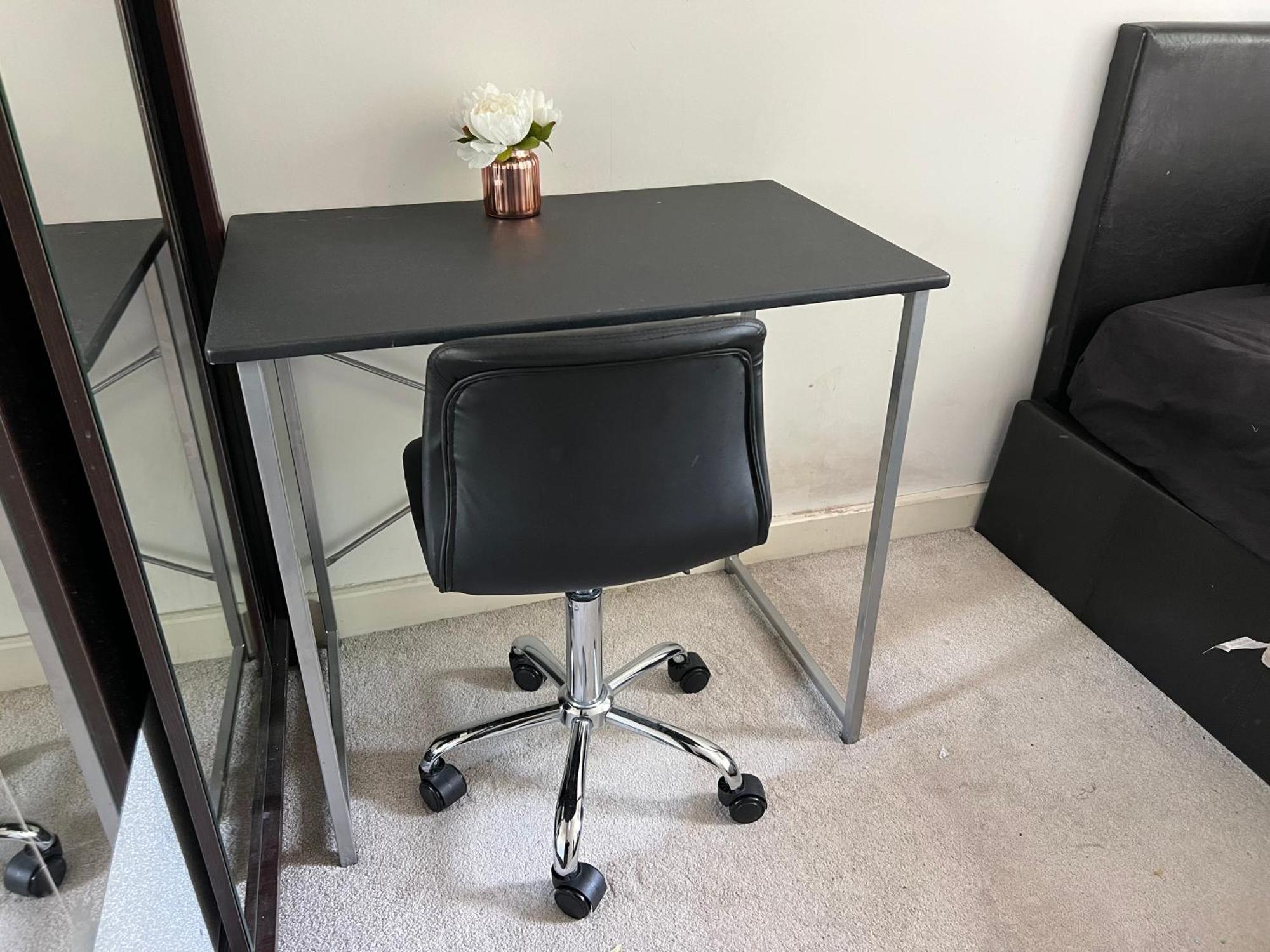 Vakantiehuis Newly Refurbished - Entire 4 Bedroom Private House With Kitchen, Living & Private Garden - 1 Cape House London, Within 30 Mins From London, Bridge & Canary Wharf *