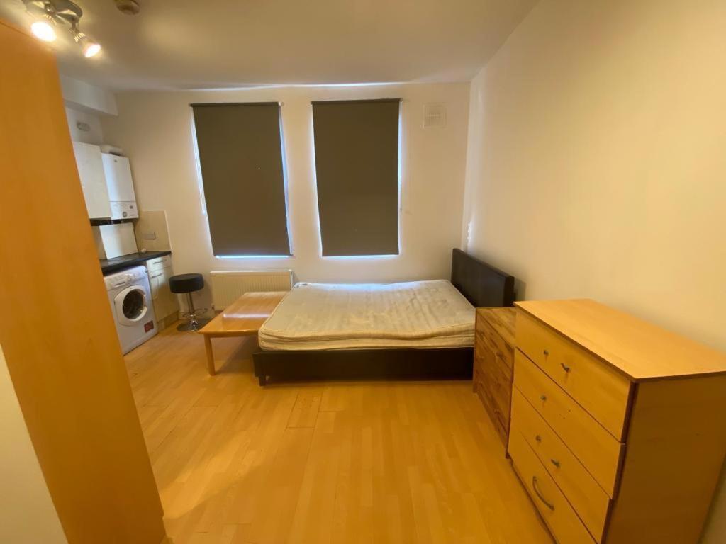 Hostel Golders Way *