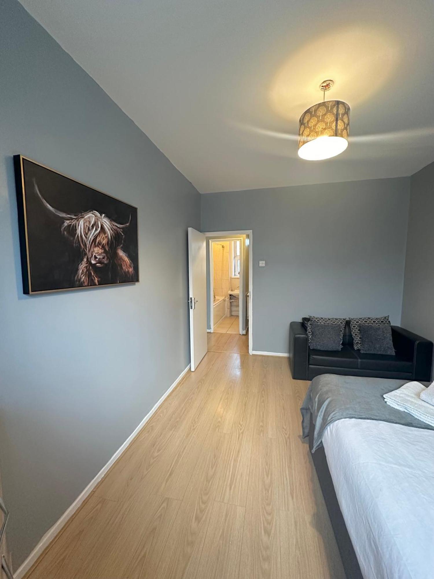 1 Bedroom Flat In Whitechapel, Apartment *