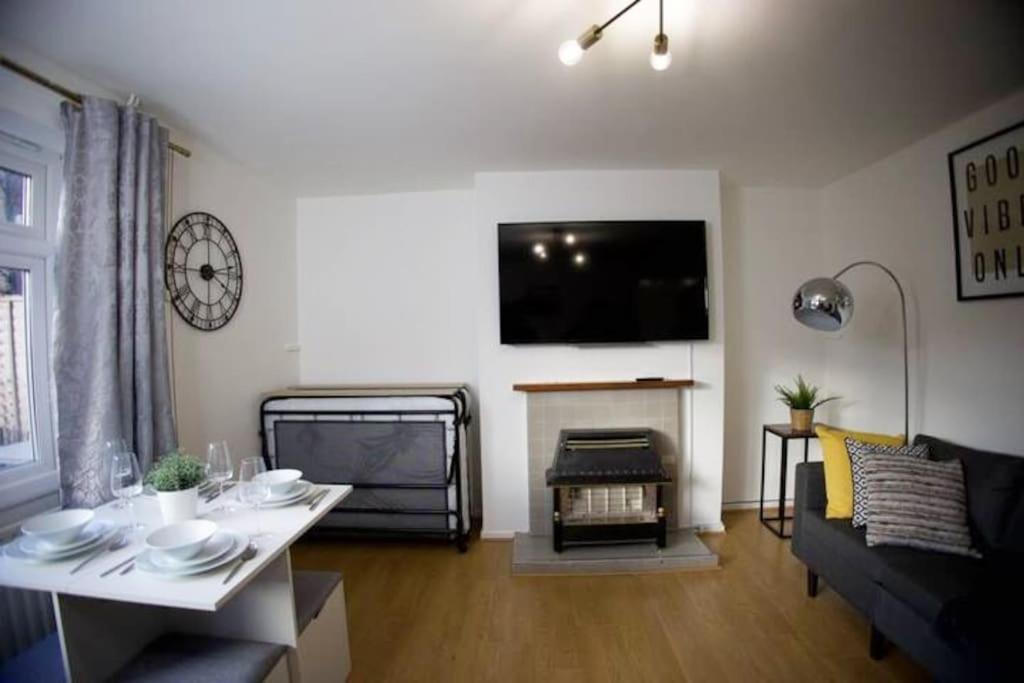 2 Bed Flat With Easy Access To Excel, Central London, City Airport, O2 Apartment