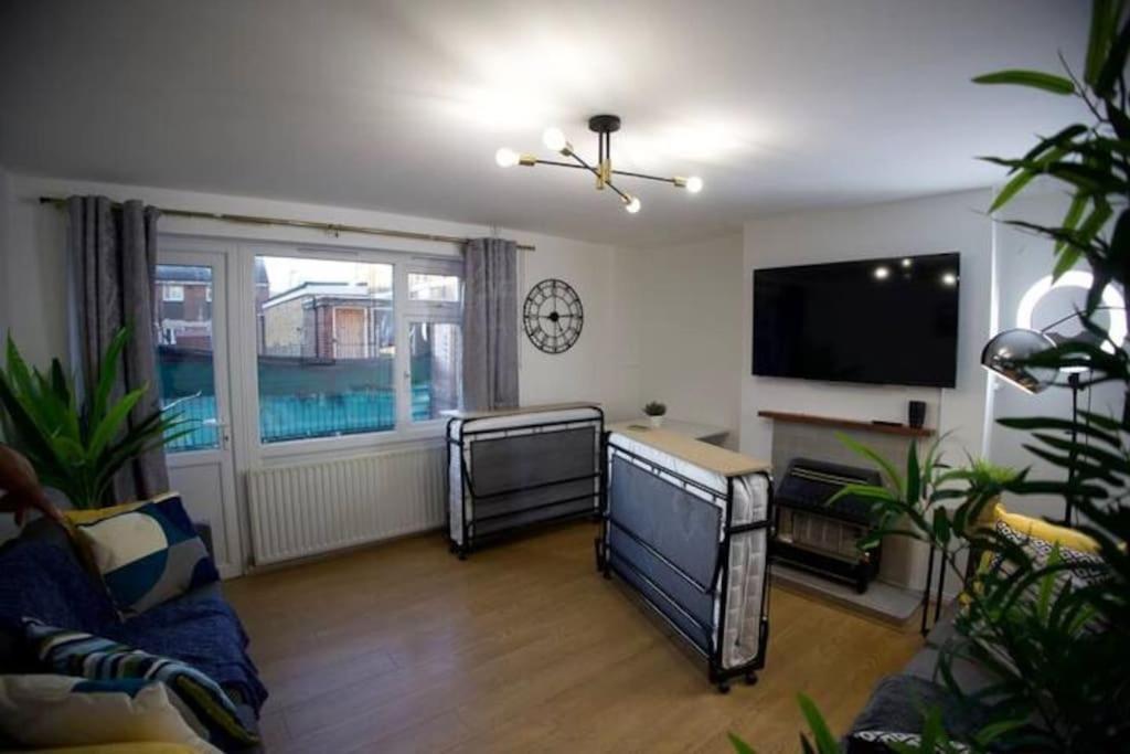 2 Bed Flat With Easy Access To Excel, Central London, City Airport, O2 Apartment London
