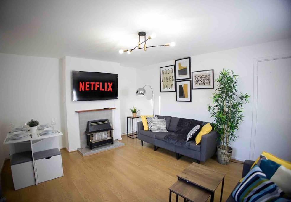 2 Bed Flat With Easy Access To Excel, Central London, City Airport, O2 Apartment