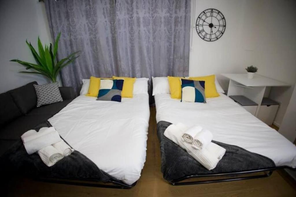 2 Bed Flat With Easy Access To Excel, Central London, City Airport, O2 Apartment *