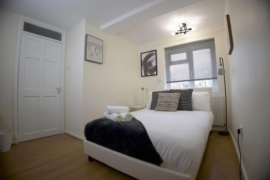 2 Bed Flat With Easy Access To Excel, Central London, City Airport, O2 Apartment