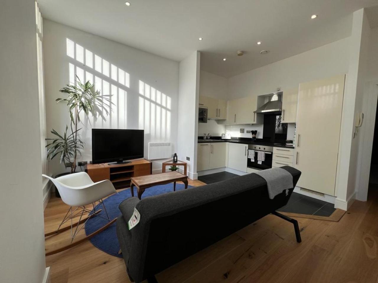 Delightful & Spacious Flat In - Peckham Londen
