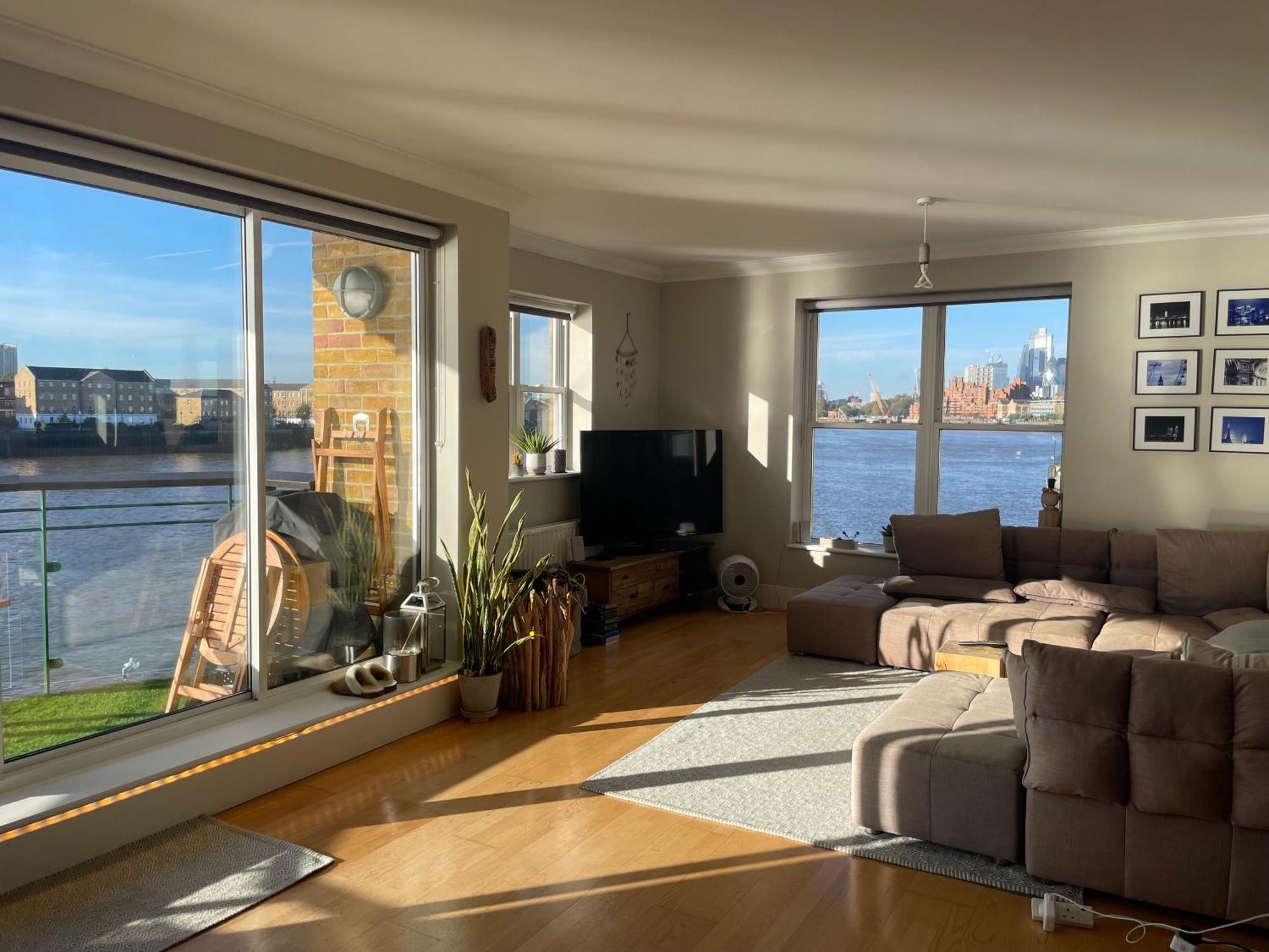 Superb Central London Riverside Flat With Balcony In Limehouse