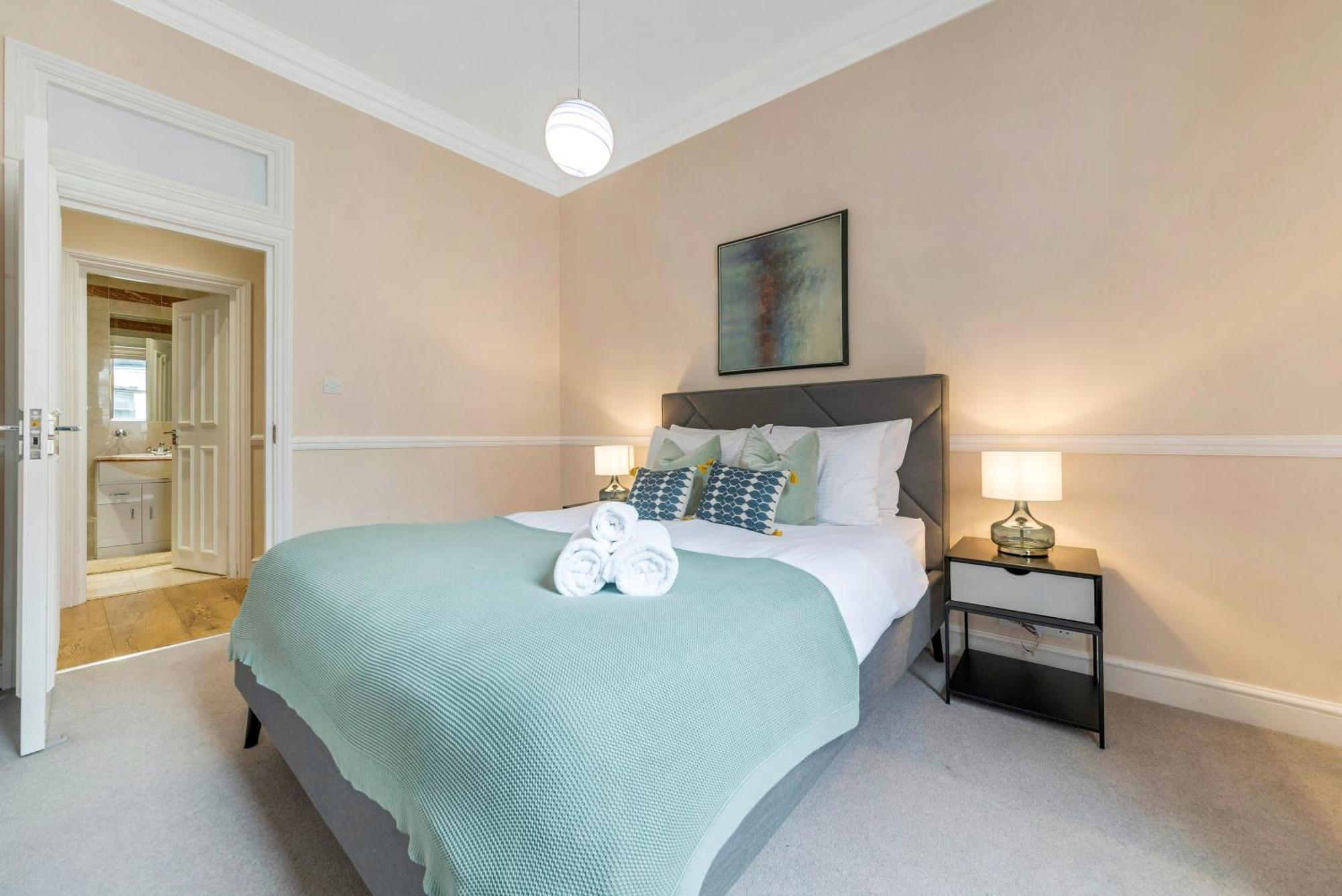 Apartment Spectacular 3 Bed In Berkeley Sq Mayfair London