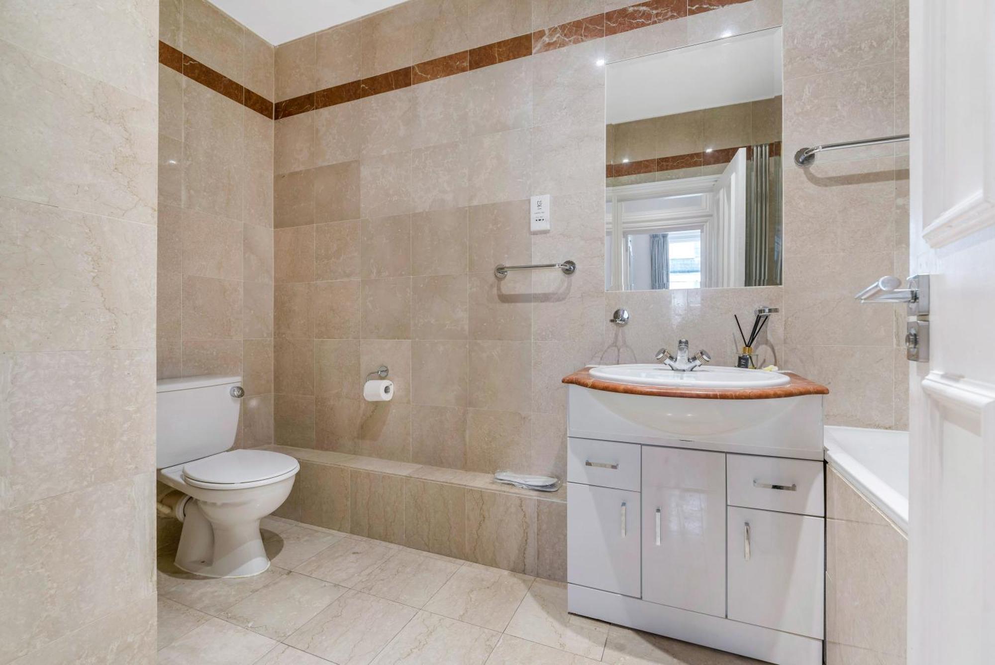 Spectacular 3 Bed In Berkeley Sq Mayfair Apartment London