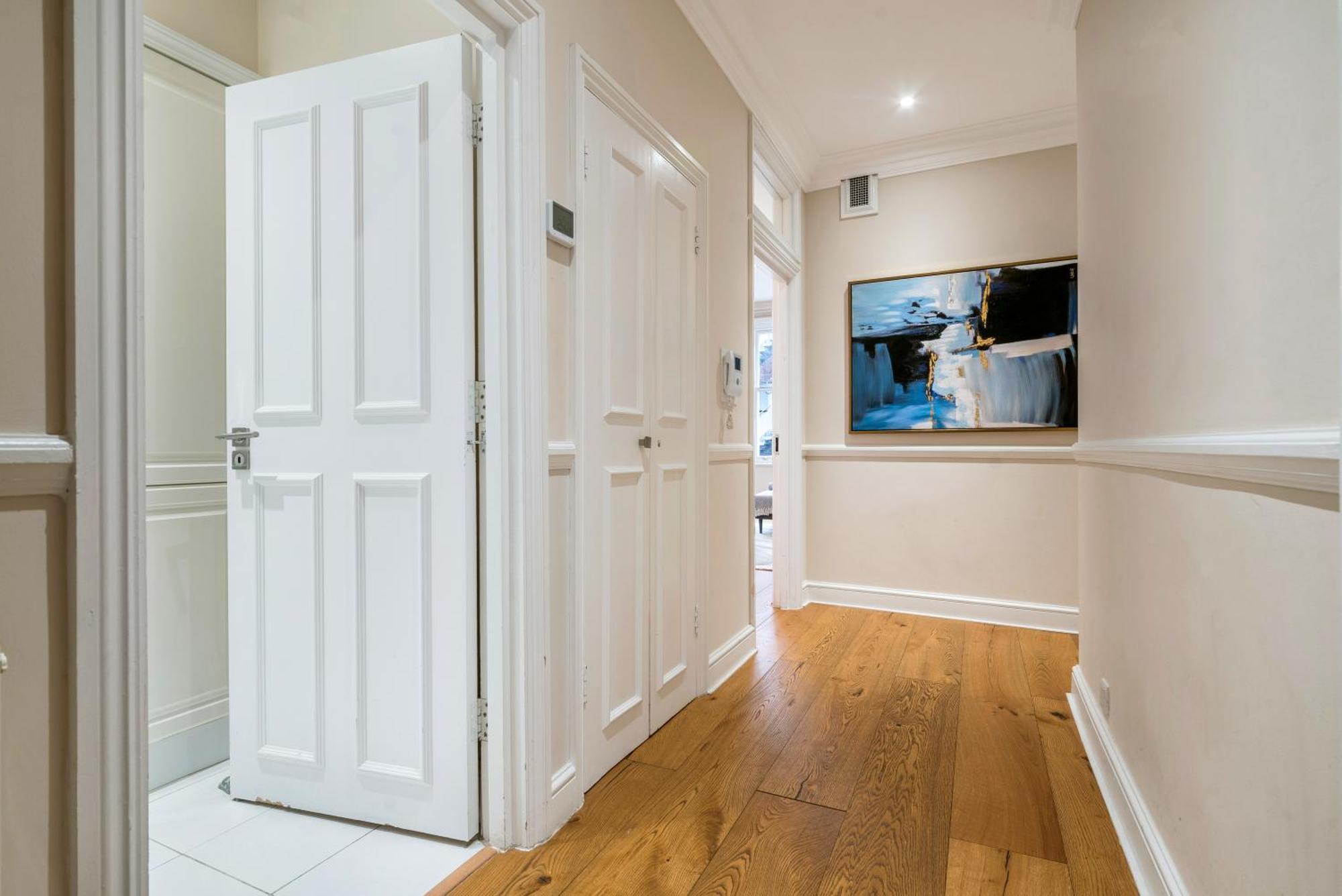 Spectacular 3 Bed In Berkeley Sq Mayfair Apartment