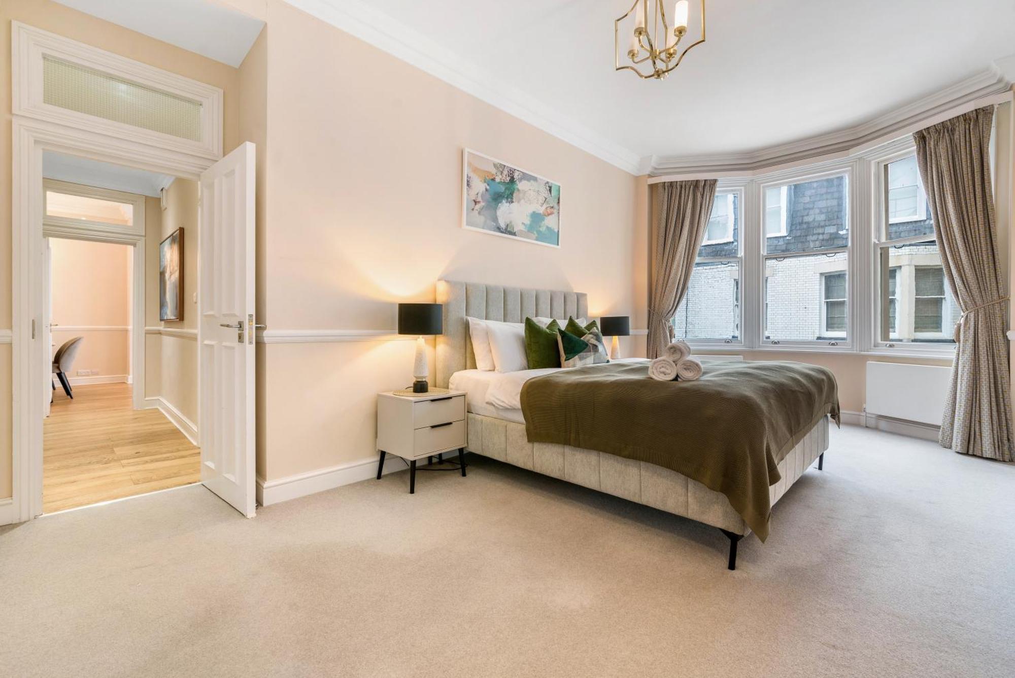Apartment Spectacular 3 Bed In Berkeley Sq Mayfair *