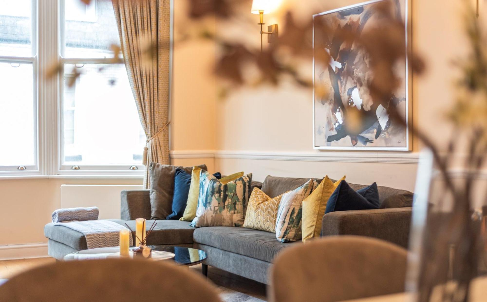 Apartment Spectacular 3 Bed In Berkeley Sq Mayfair