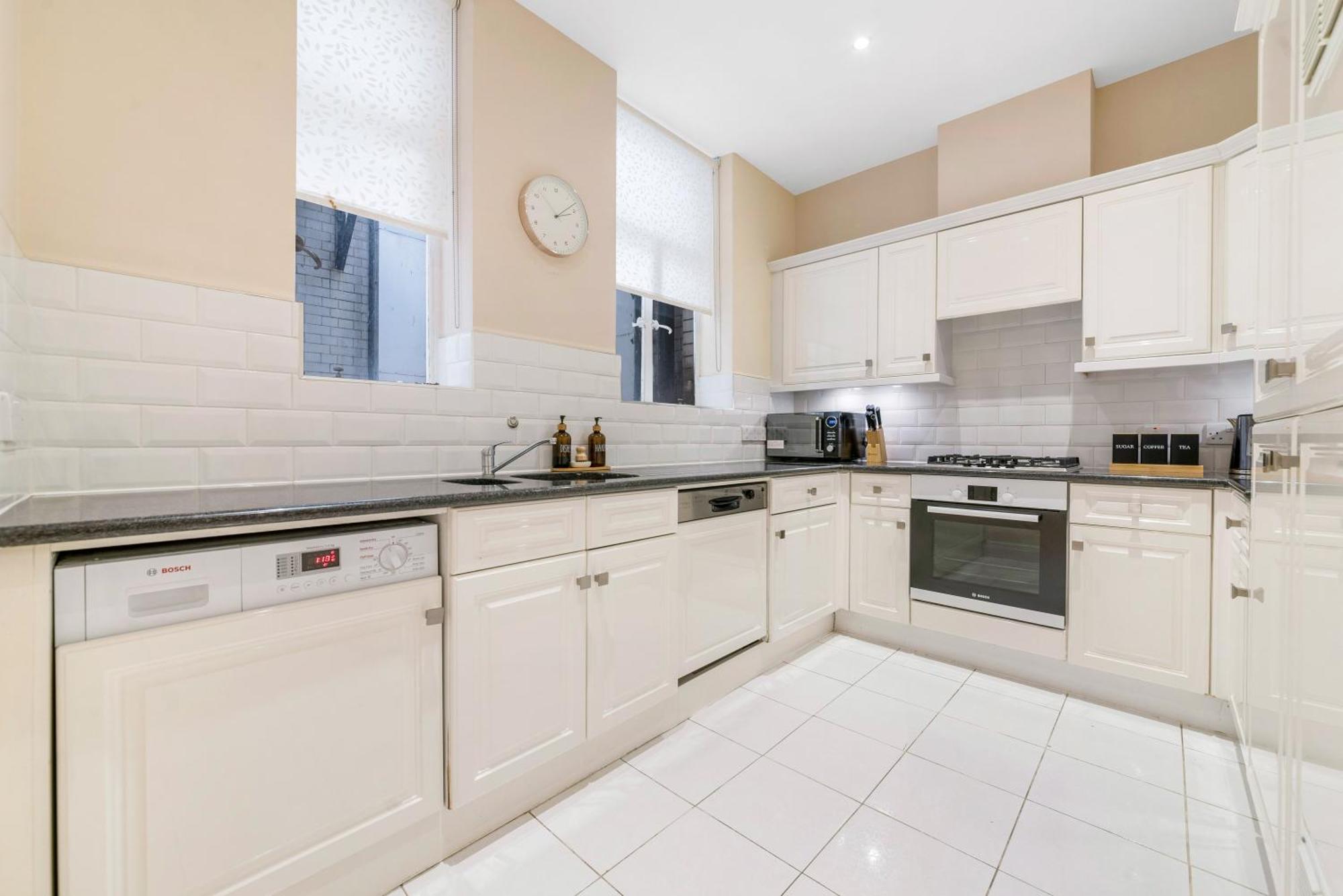 Spectacular 3 Bed In Berkeley Sq Mayfair London