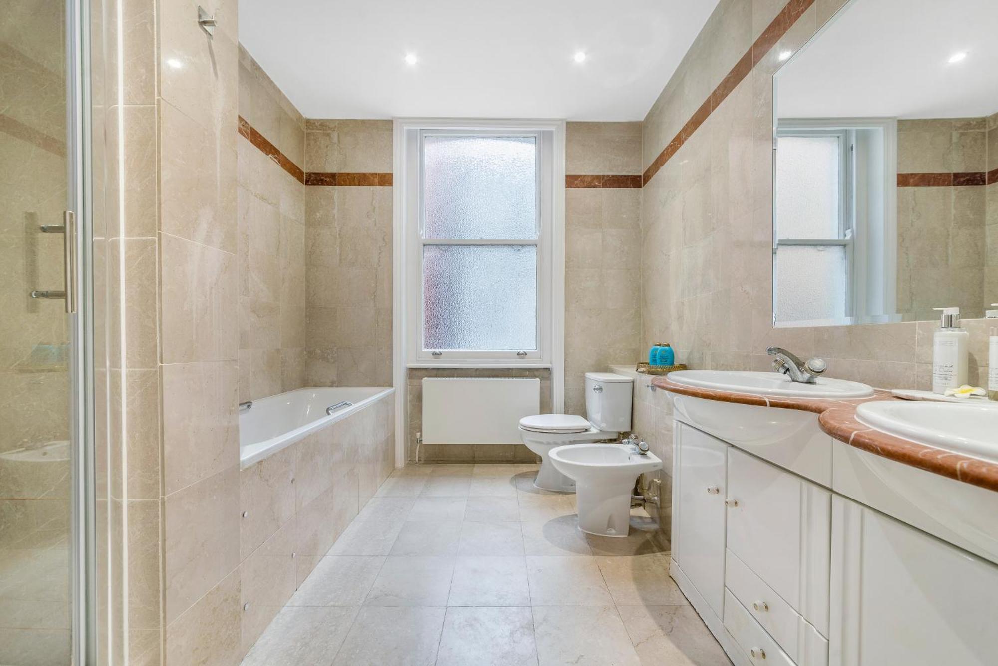 Spectacular 3 Bed In Berkeley Sq Mayfair Apartment