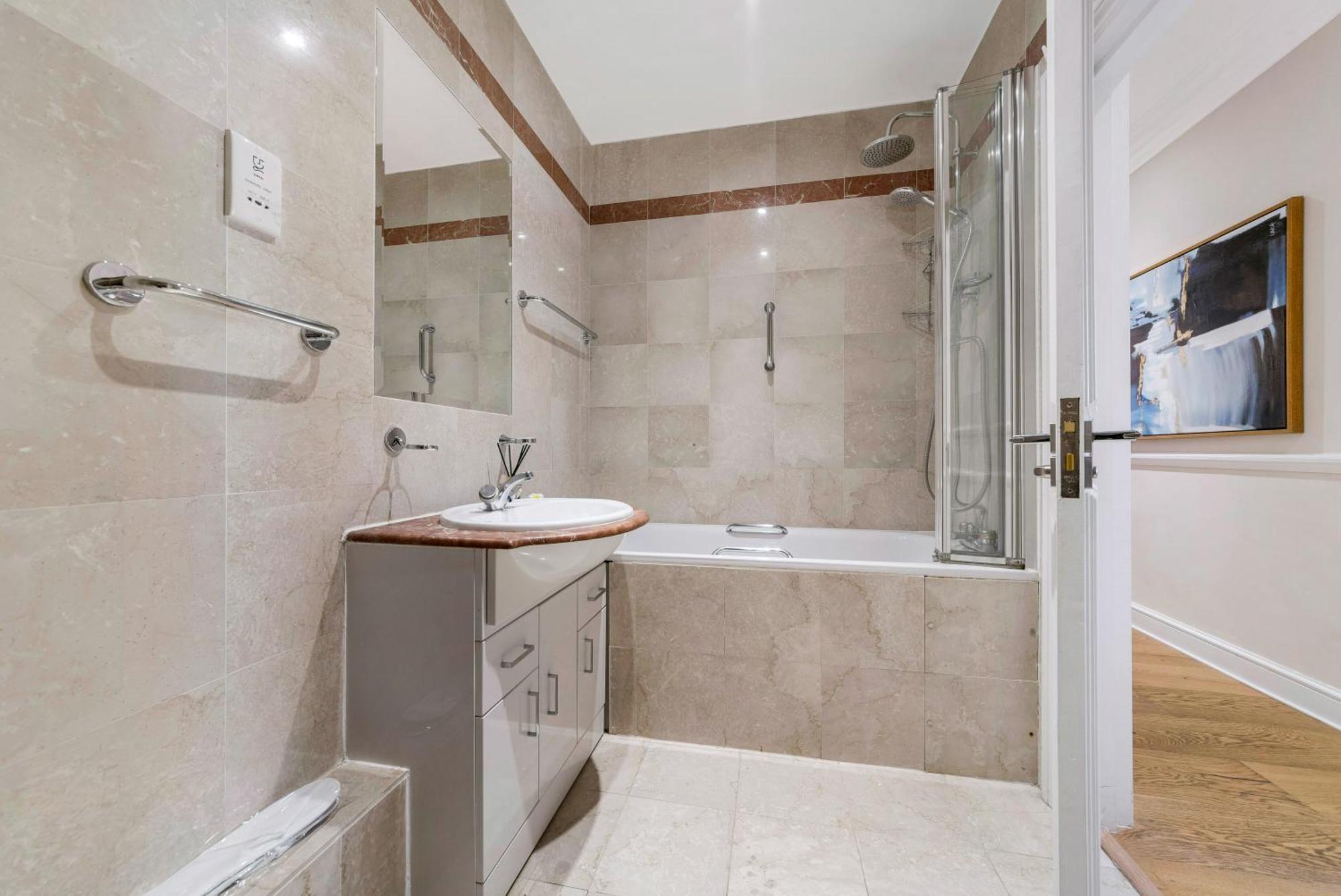 Apartment Spectacular 3 Bed In Berkeley Sq Mayfair London