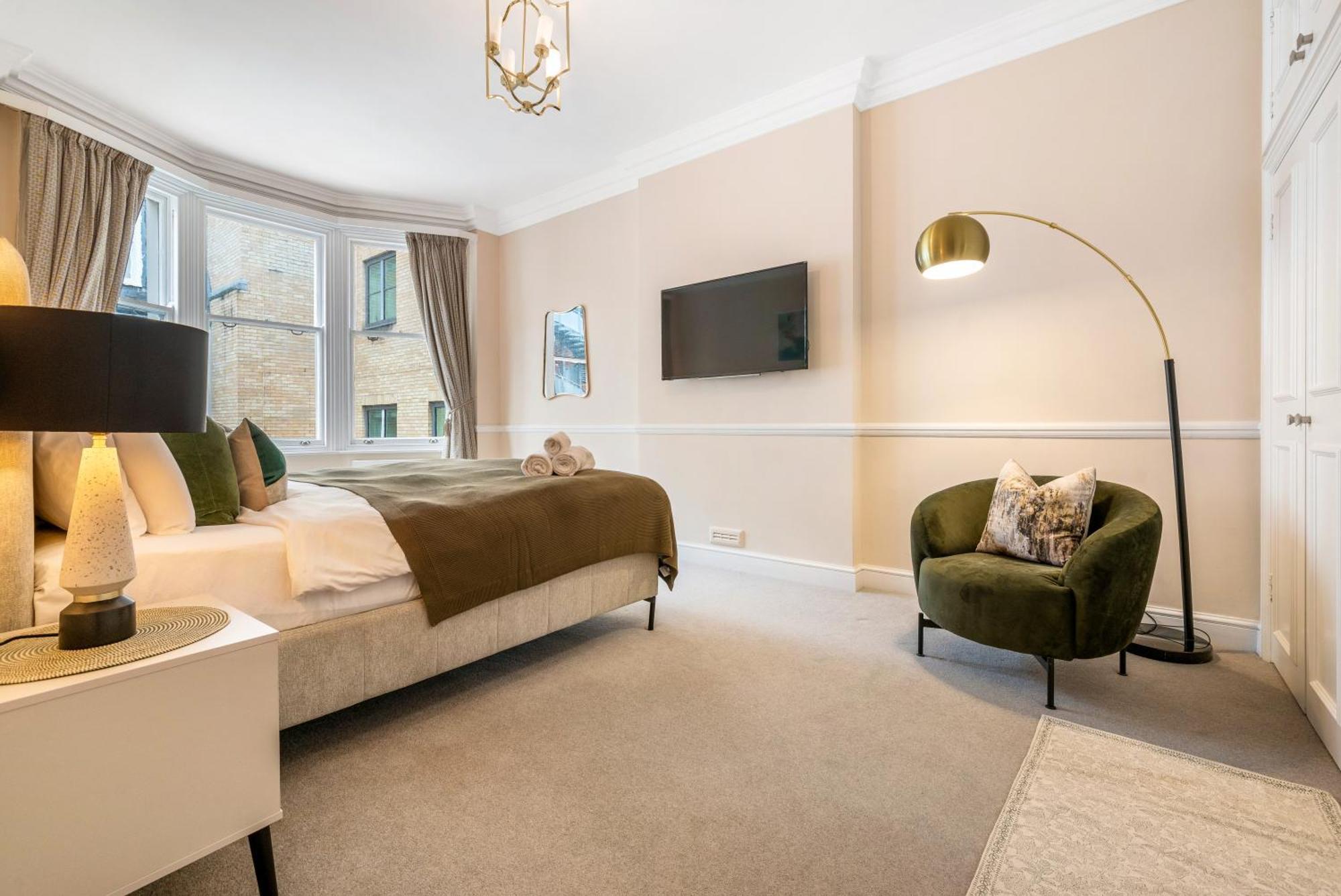 Apartment Spectacular 3 Bed In Berkeley Sq Mayfair